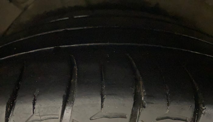 2016 Hyundai Verna FLUIDIC 1.6 CRDI SX AT 4S, Diesel, Automatic, 1,26,756 km, Right Rear Tyre Tread