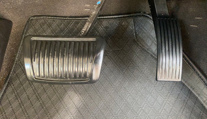 2016 Hyundai Verna FLUIDIC 1.6 CRDI SX AT 4S, Diesel, Automatic, 1,26,756 km, Pedals