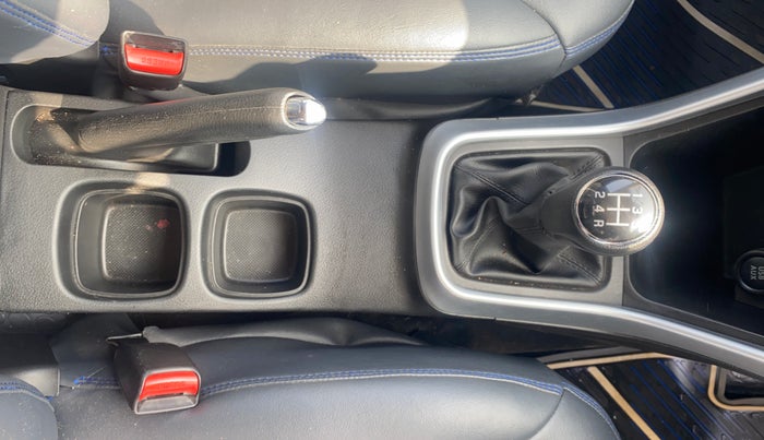 2022 Maruti S Cross ZETA 1.5, Petrol, Manual, 13,511 km, Gear Lever