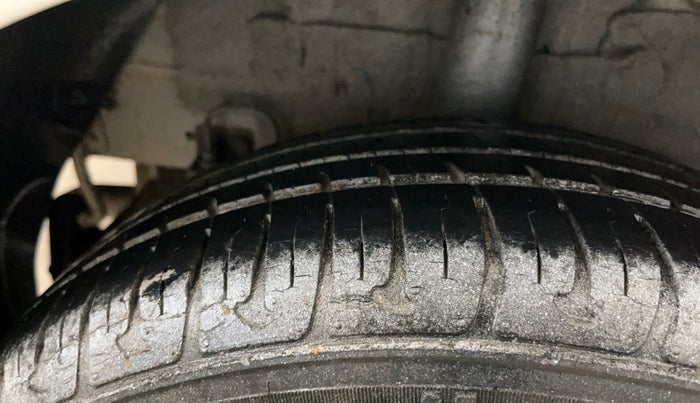 2015 Hyundai Grand i10 MAGNA 1.2 KAPPA VTVT, Petrol, Manual, 15,790 km, Right Rear Tyre Tread