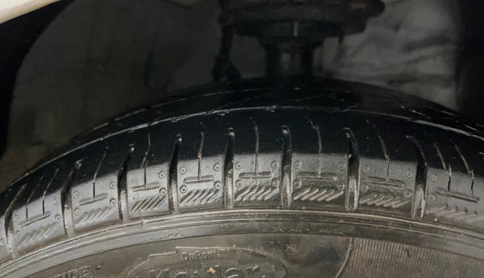 2015 Hyundai Grand i10 MAGNA 1.2 KAPPA VTVT, Petrol, Manual, 15,790 km, Right Front Tyre Tread