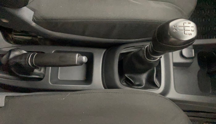 2016 Renault Kwid RXT 0.8, Petrol, Manual, 43,872 km, Gear Lever