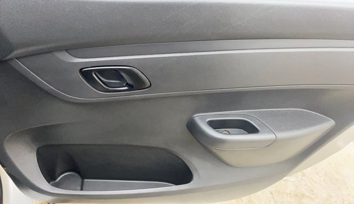 2016 Renault Kwid RXT 0.8, Petrol, Manual, 43,872 km, Driver Side Door Panels Control