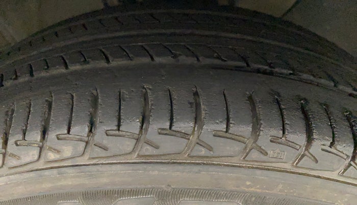 2019 Hyundai Elite i20 SPORTZ PLUS  1.2 CVT, Petrol, Automatic, 20,381 km, Right Front Tyre Tread