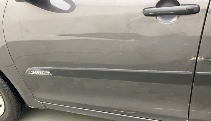 2015 Maruti Swift LXI (O), Petrol, Manual, 67,718 km, Front passenger door - Slightly dented