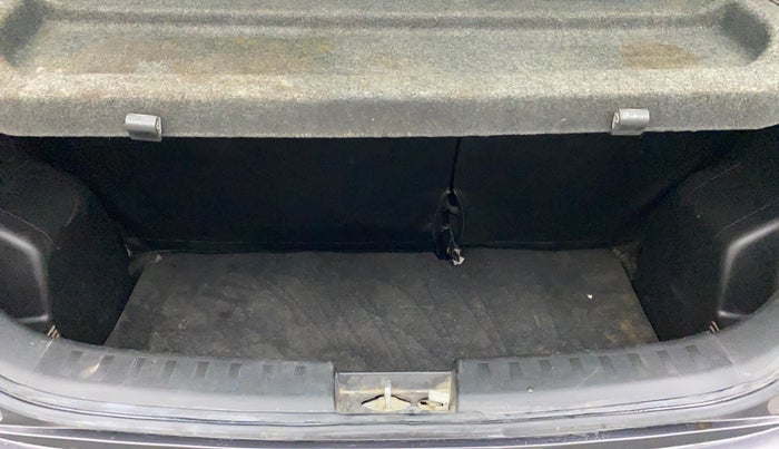 2015 Maruti Swift LXI (O), Petrol, Manual, 67,718 km, Boot Inside