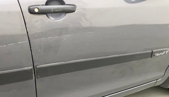 2015 Maruti Swift LXI (O), Petrol, Manual, 67,718 km, Driver-side door - Minor scratches