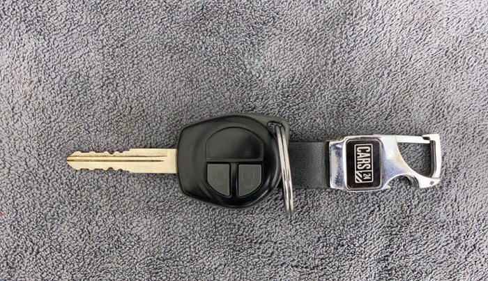 2015 Maruti Swift LXI (O), Petrol, Manual, 67,718 km, Key Close Up