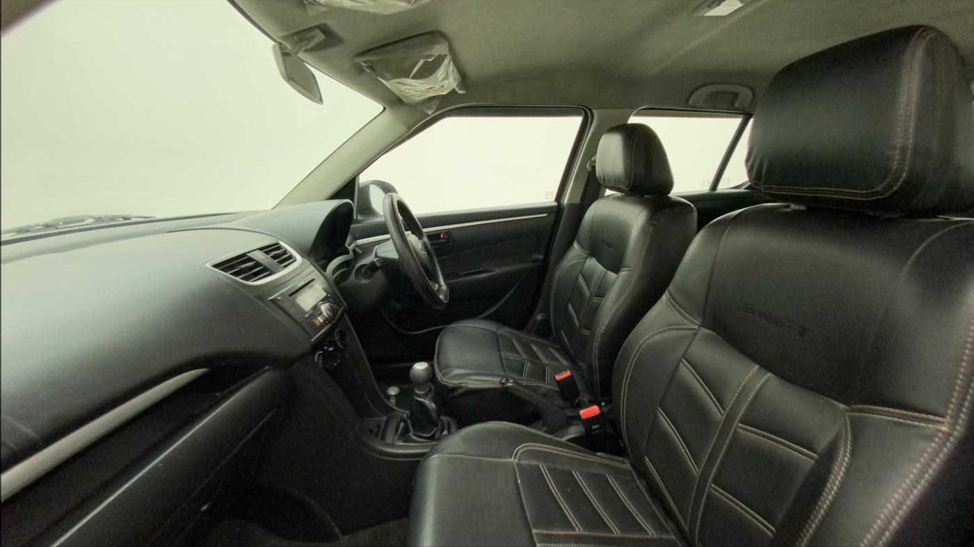 2015 Maruti Swift LXI (O), Petrol, Manual, 67,718 km, Right Side Front Door Cabin