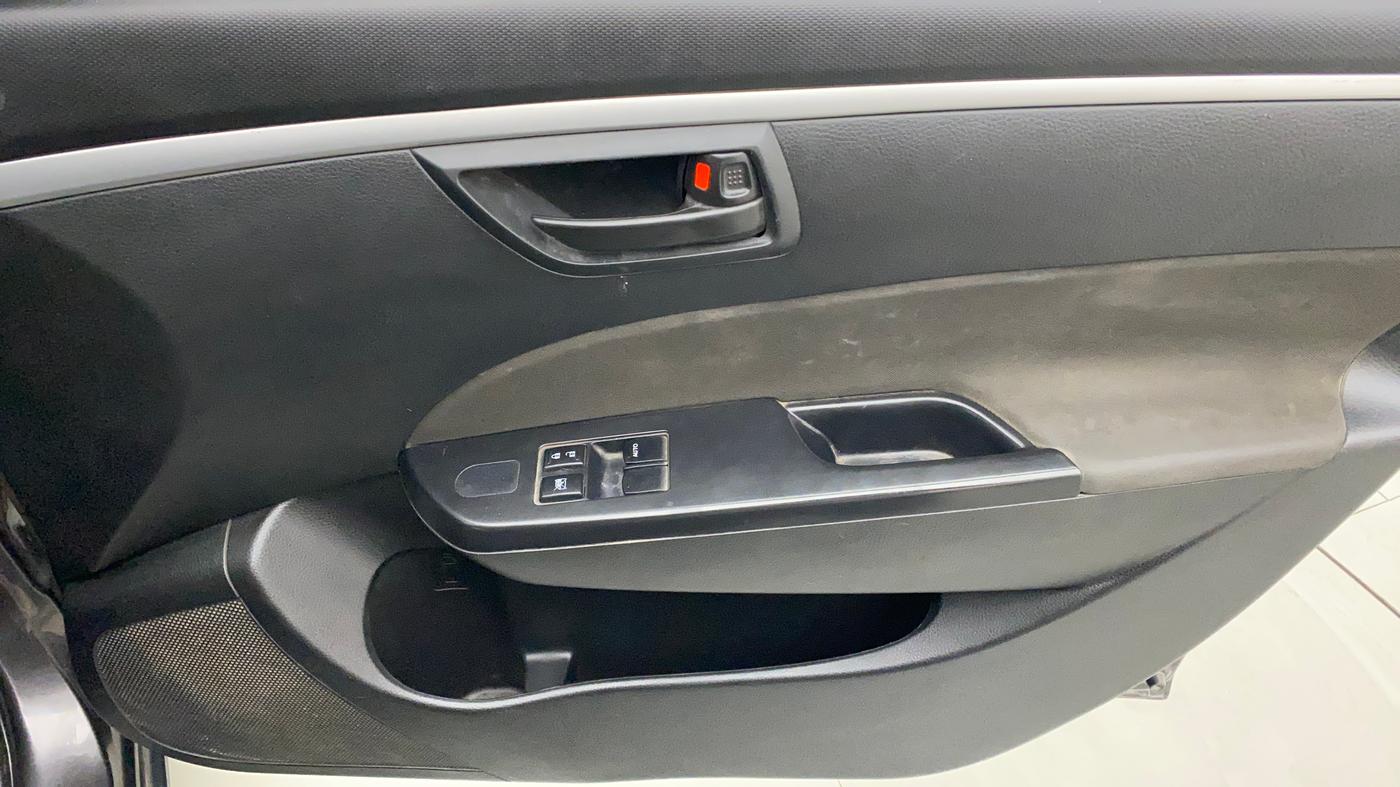 2015 Maruti Swift LXI (O), Petrol, Manual, 67,718 km, Driver Side Door Panels Control