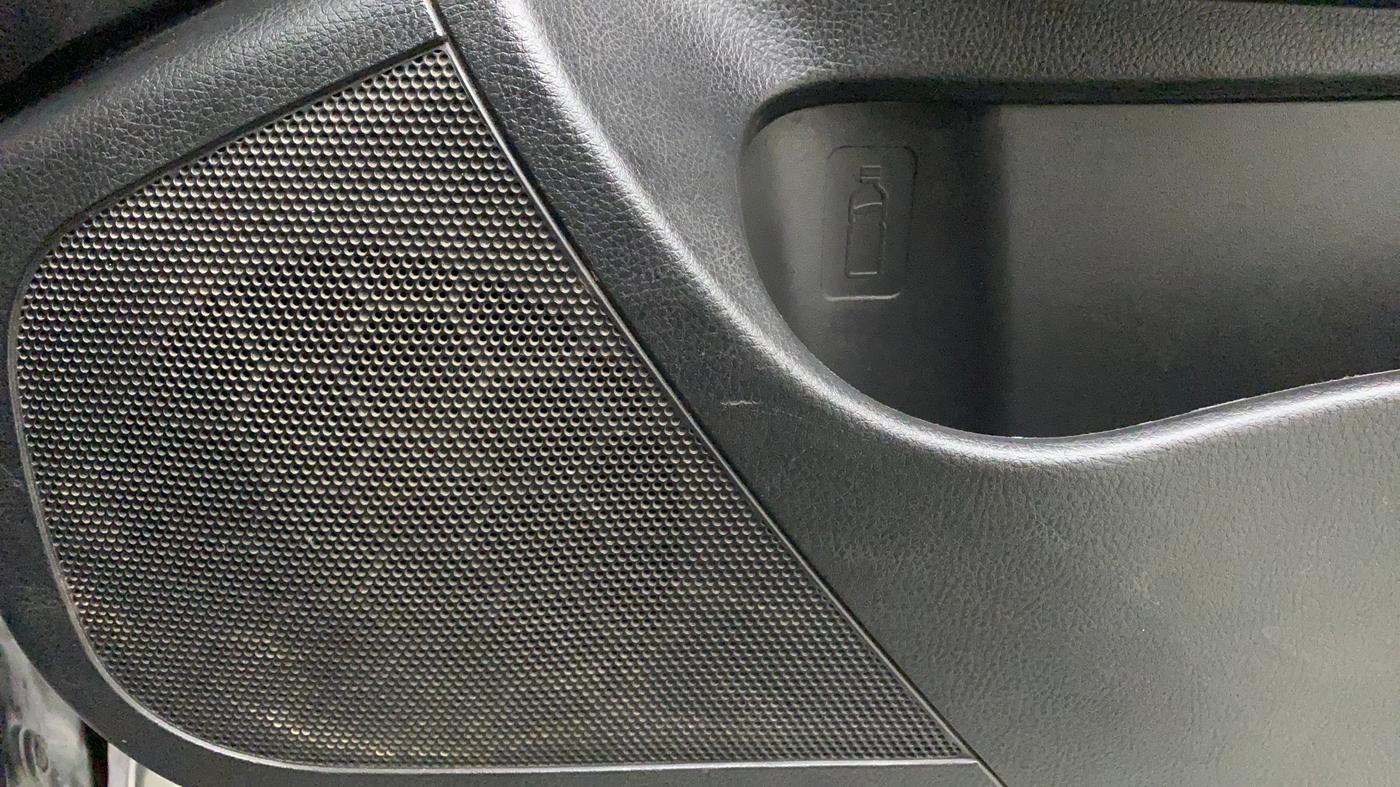 2015 Maruti Swift LXI (O), Petrol, Manual, 67,718 km, Speaker