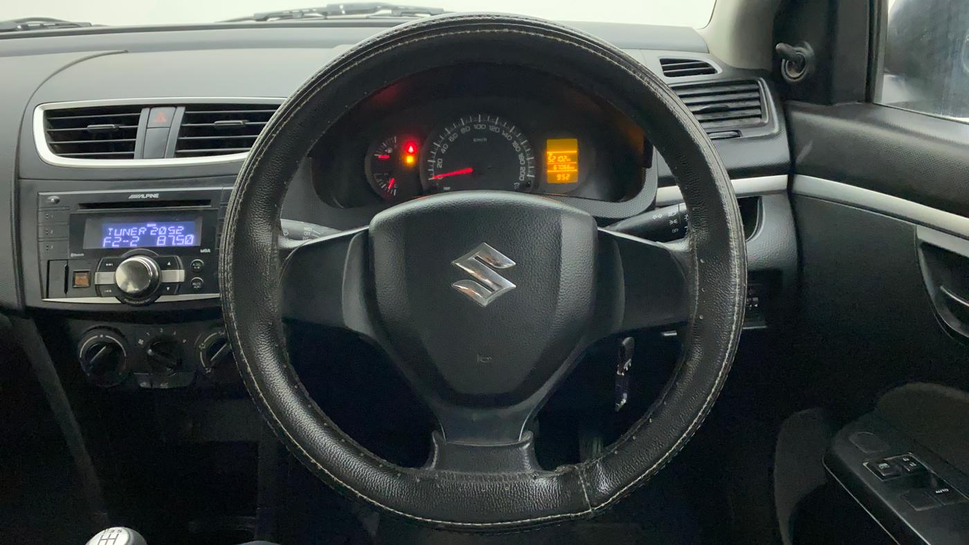 2015 Maruti Swift LXI (O), Petrol, Manual, 67,718 km, Steering Wheel Close Up
