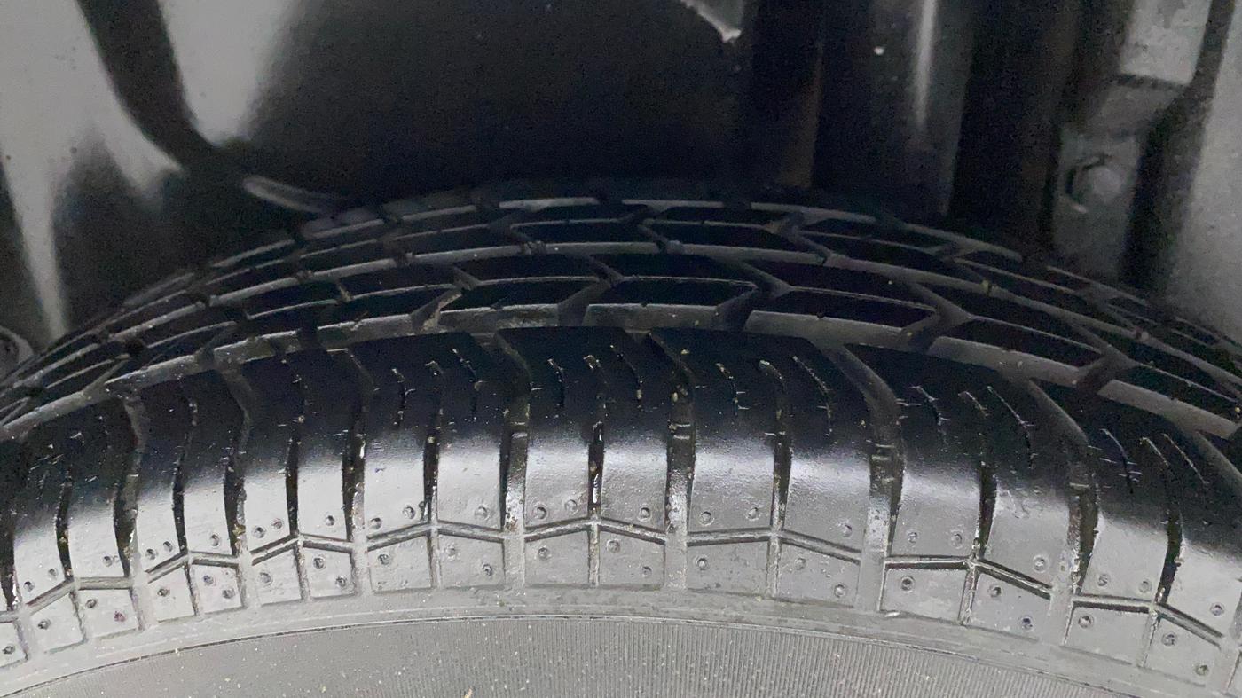 2014 Maruti Swift Dzire VXI, Petrol, Manual, 42,752 km, Left Rear Tyre Tread