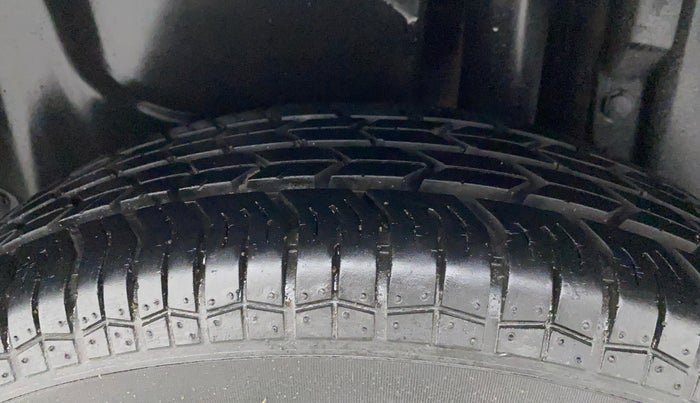 2014 Maruti Swift Dzire VXI, Petrol, Manual, 42,752 km, Left Rear Tyre Tread