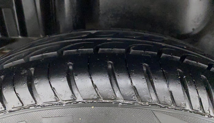 2014 Maruti Swift Dzire VXI, Petrol, Manual, 42,752 km, Right Rear Tyre Tread