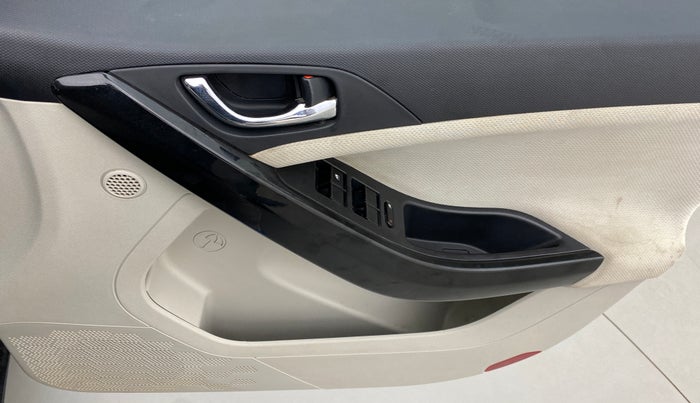 2020 Tata NEXON XZ+ 1.5, Diesel, Manual, 37,643 km, Driver Side Door Panels Control