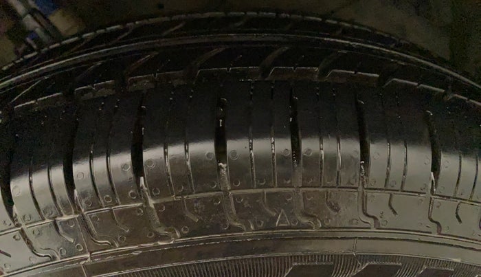 2013 Maruti Swift Dzire VXI, Petrol, Manual, 34,929 km, Left Rear Tyre Tread