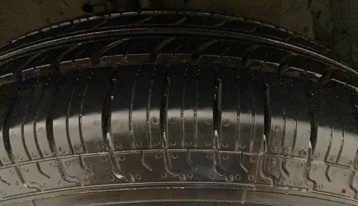 2013 Maruti Swift Dzire VXI, Petrol, Manual, 34,929 km, Left Front Tyre Tread
