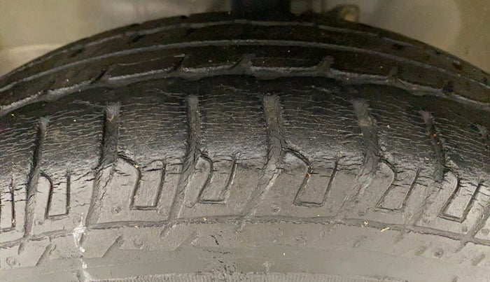 2014 Maruti Wagon R 1.0 LXI, Petrol, Manual, 25,629 km, Left Front Tyre Tread