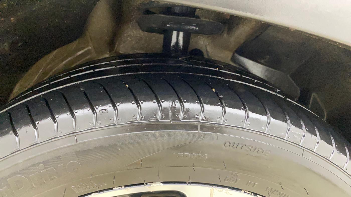 2021 MG HECTOR SHARP 1.5 DCT PETROL, Petrol, Automatic, 36,335 km, Right Front Tyre Tread