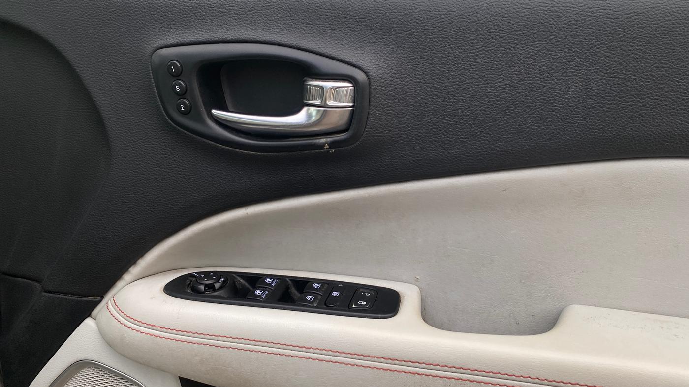 2019 Jeep Compass LIMITED PLUS PETROL AT, Petrol, Automatic, 71,838 km, Driver Side Door Panels Control