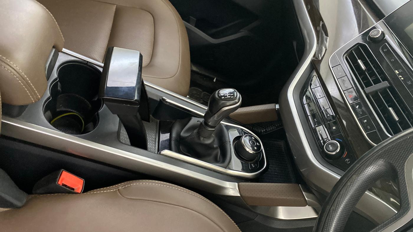 2019 Tata Harrier XZ 2.0L, Diesel, Manual, 71,732 km, Gear Lever