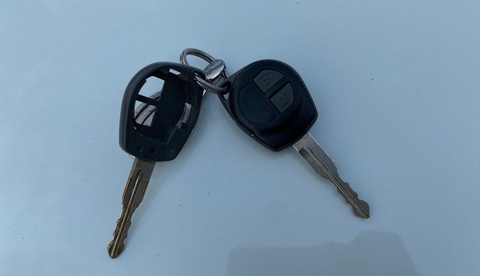 2014 Maruti Swift VXI, Petrol, Manual, 95,939 km, Key Close Up