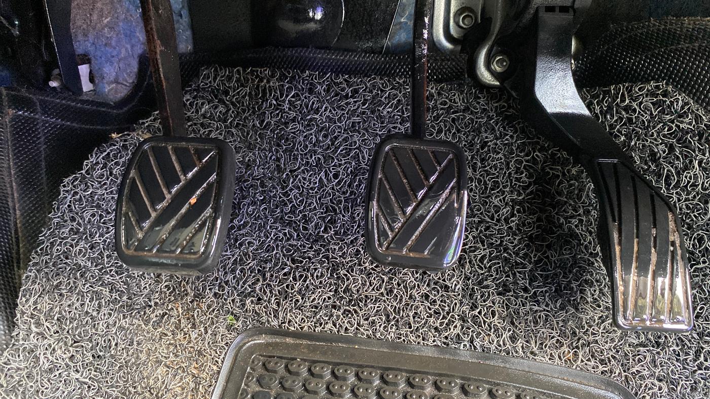 2014 Maruti Swift VXI, Petrol, Manual, 95,939 km, Pedals