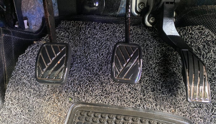 2014 Maruti Swift VXI, Petrol, Manual, 95,939 km, Pedals