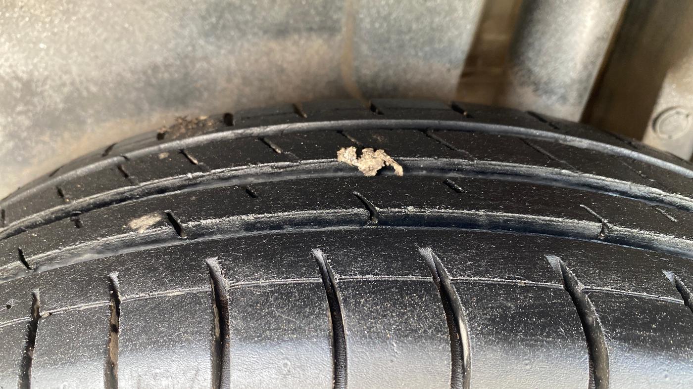 2014 Maruti Swift VXI, Petrol, Manual, 95,939 km, Left Rear Tyre Tread