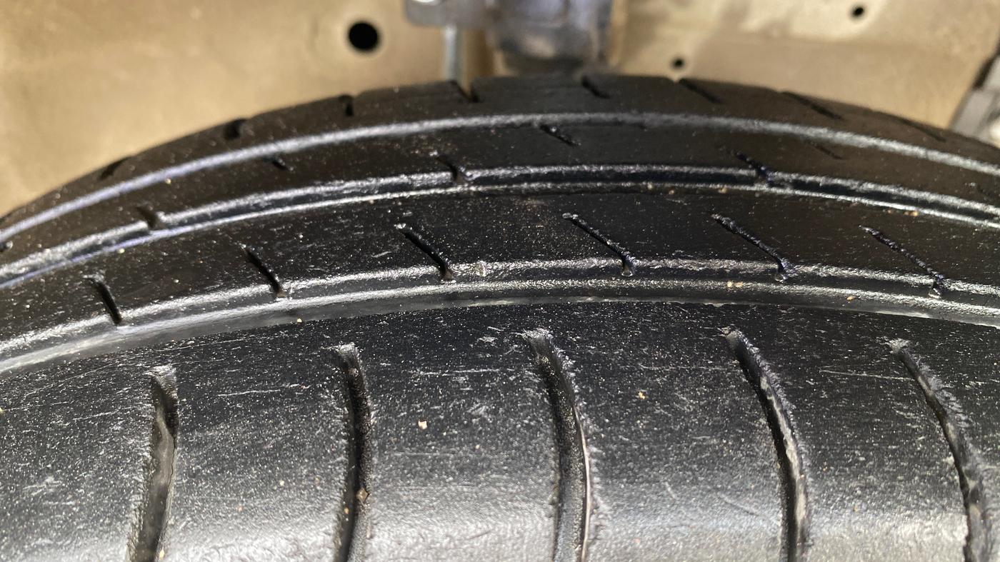 2014 Maruti Swift VXI, Petrol, Manual, 95,939 km, Right Front Tyre Tread