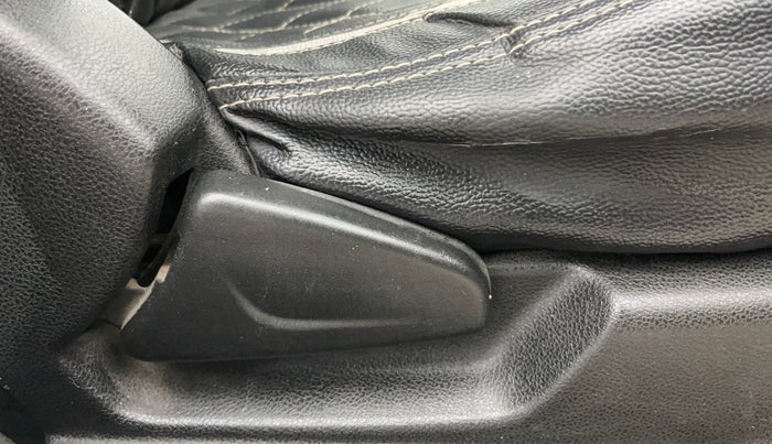 2018 Renault Kwid RXT 1.0, Petrol, Manual, 43,027 km, Driver Side Adjustment Panel