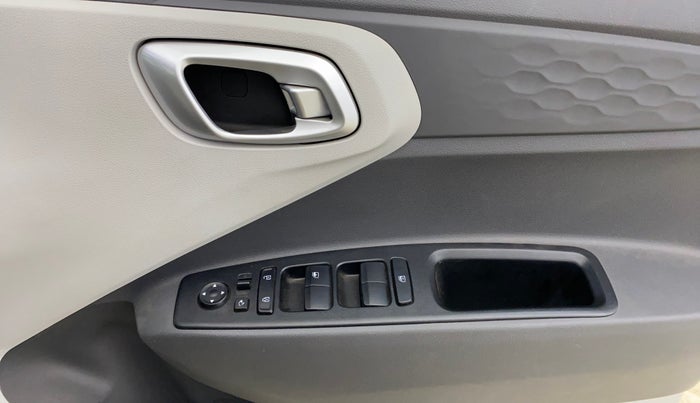 2022 Hyundai GRAND I10 NIOS SPORTZ 1.2 KAPPA VTVT CNG, CNG, Manual, 27,045 km, Driver Side Door Panels Control