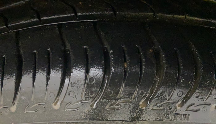 2015 Maruti Celerio VXI AMT, Petrol, Automatic, 50,793 km, Right Front Tyre Tread