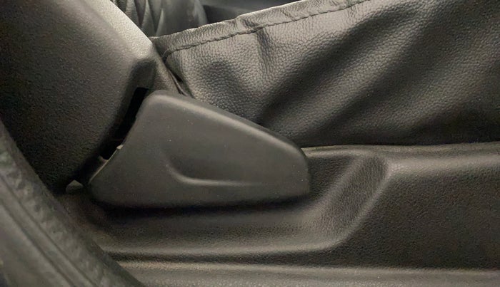 2022 Renault Kwid RXL 1.0 (O), Petrol, Manual, 15,884 km, Driver Side Adjustment Panel