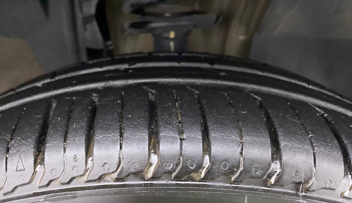 2022 Renault TRIBER RXZ DUAL TONE, Petrol, Manual, 6,965 km, Right Front Tyre Tread