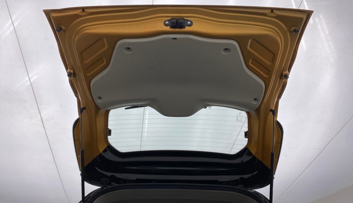 2022 Renault TRIBER RXZ DUAL TONE, Petrol, Manual, 6,965 km, Boot Door Open