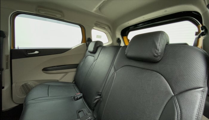 2022 Renault TRIBER RXZ DUAL TONE, Petrol, Manual, 6,965 km, Right Side Rear Door Cabin