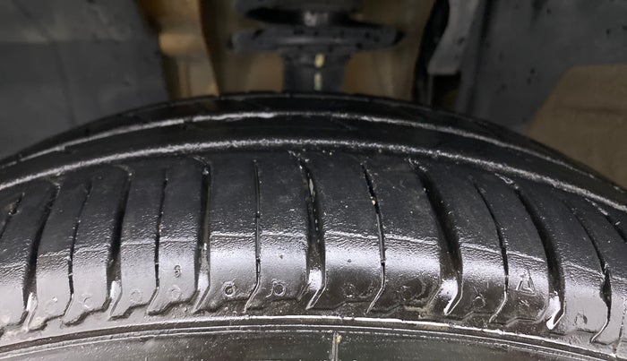 2022 Renault TRIBER RXZ DUAL TONE, Petrol, Manual, 6,965 km, Left Front Tyre Tread