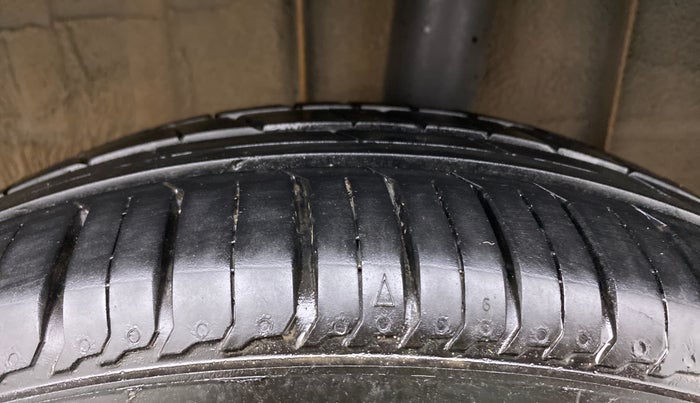 2022 Renault TRIBER RXZ DUAL TONE, Petrol, Manual, 6,965 km, Left Rear Tyre Tread