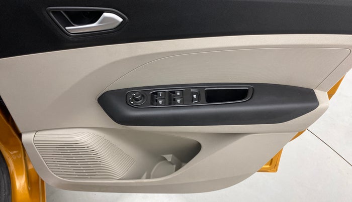 2022 Renault TRIBER RXZ DUAL TONE, Petrol, Manual, 6,965 km, Driver Side Door Panels Control