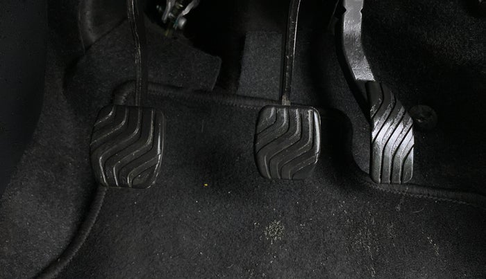 2022 Renault TRIBER RXZ DUAL TONE, Petrol, Manual, 6,965 km, Pedals