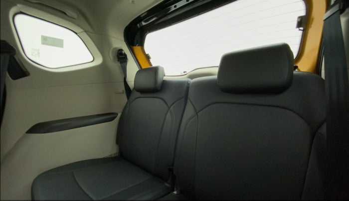 2022 Renault TRIBER RXZ DUAL TONE, Petrol, Manual, 6,965 km, Third Seat Row ( optional )