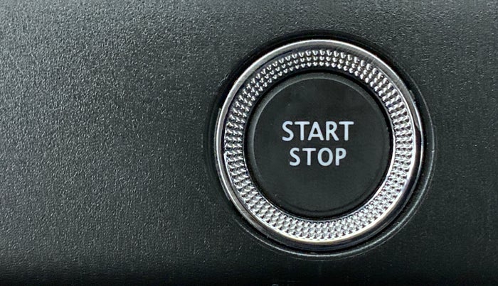 2022 Renault TRIBER RXZ DUAL TONE, Petrol, Manual, 6,965 km, Keyless Start/ Stop Button