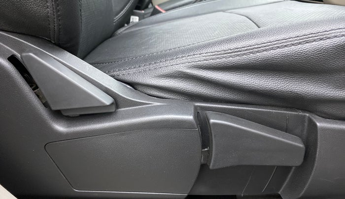 2022 Renault TRIBER RXZ DUAL TONE, Petrol, Manual, 6,965 km, Driver Side Adjustment Panel