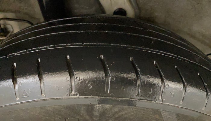 2021 Hyundai VENUE S 1.2, Petrol, Manual, 61,005 km, Right Rear Tyre Tread