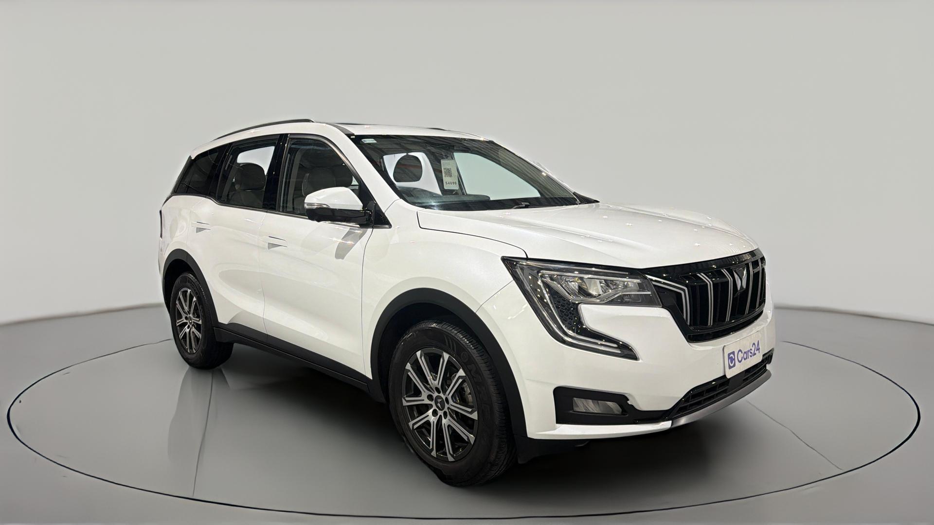 Mahindra Xuv700 image