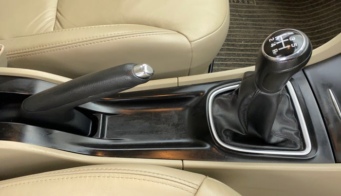 2018 Maruti Ciaz ALPHA 1.5 MT VTVT SHVS, Petrol, Manual, 30,438 km, Gear Lever