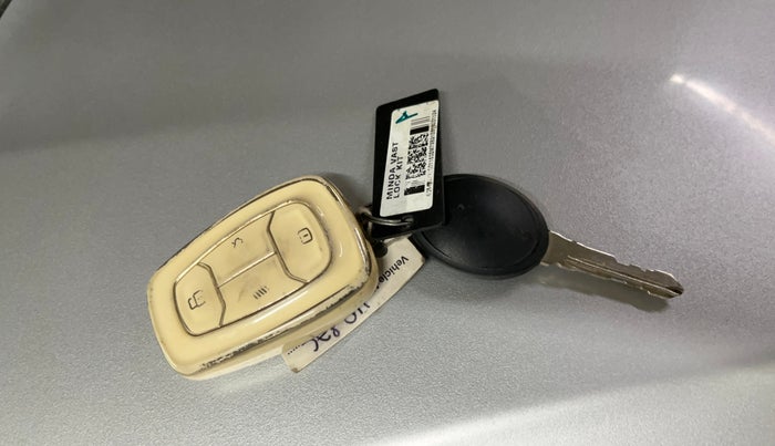 2019 Tata NEXON XZA PLUS PETROL, Petrol, Automatic, 77,122 km, Key Close Up