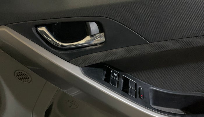 2019 Tata NEXON XZA PLUS PETROL, Petrol, Automatic, 77,122 km, Driver Side Door Panels Control